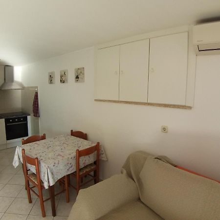 Guest House Zohil Ρόβινι Εξωτερικό φωτογραφία