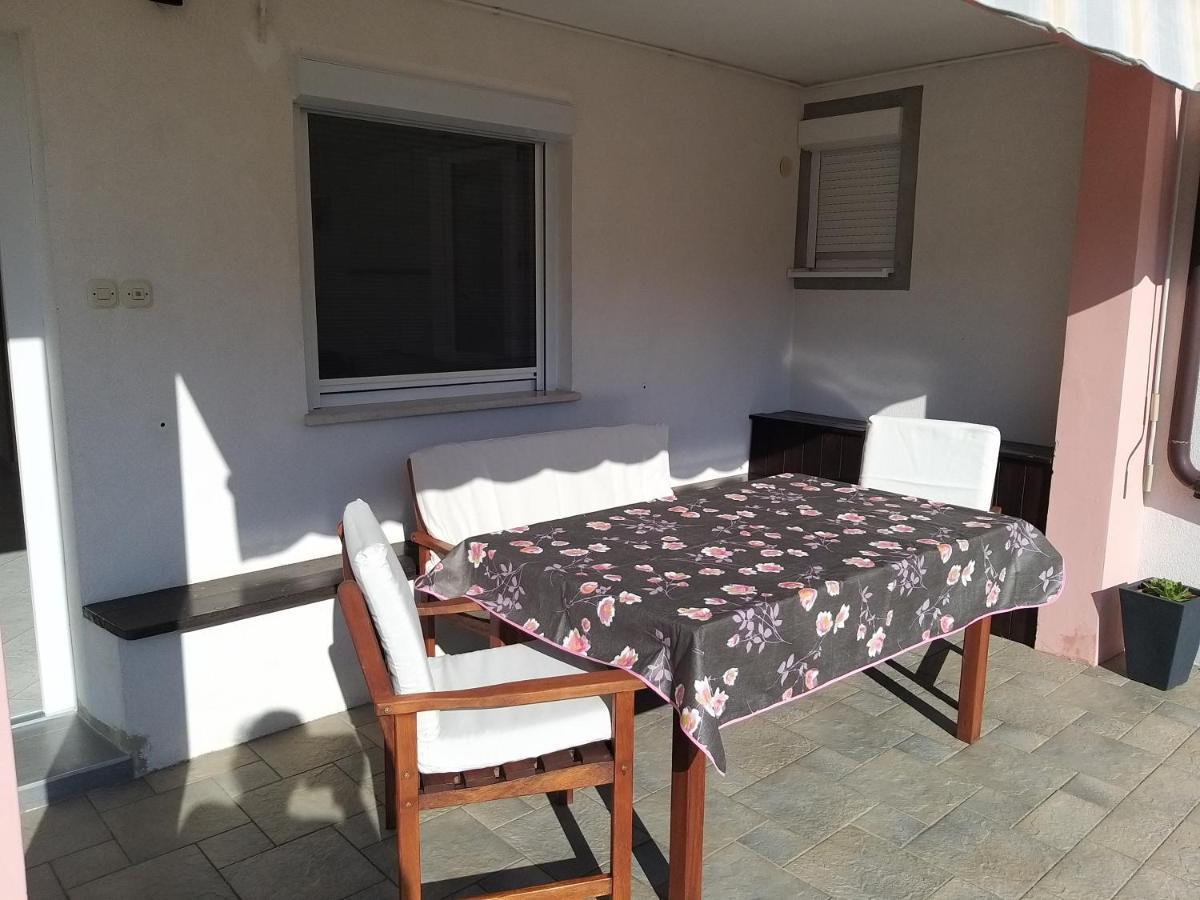 Guest House Zohil Ρόβινι Εξωτερικό φωτογραφία