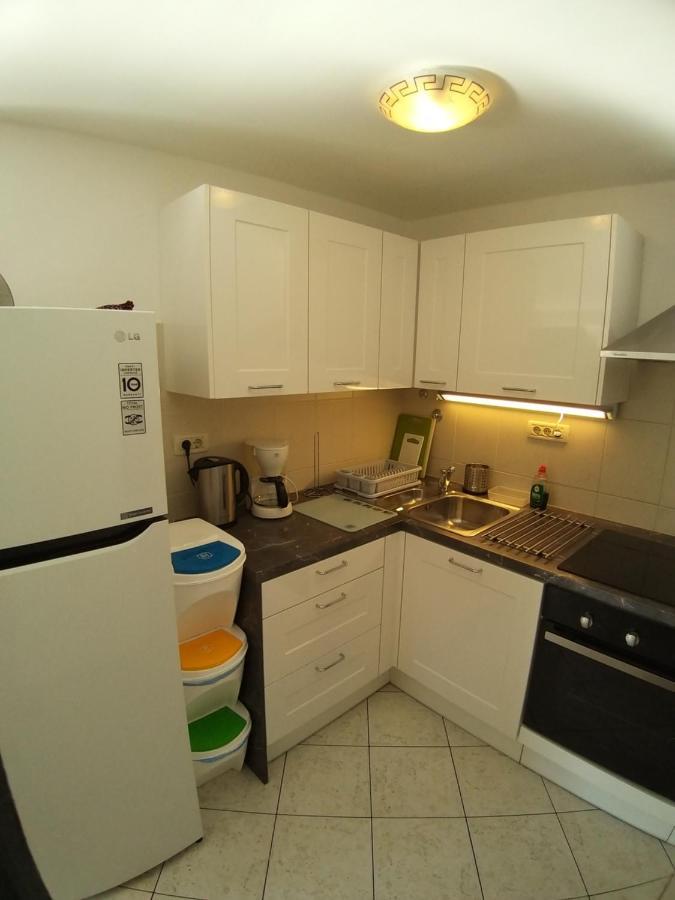 Guest House Zohil Ρόβινι Εξωτερικό φωτογραφία