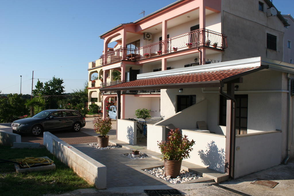 Guest House Zohil Ρόβινι Εξωτερικό φωτογραφία