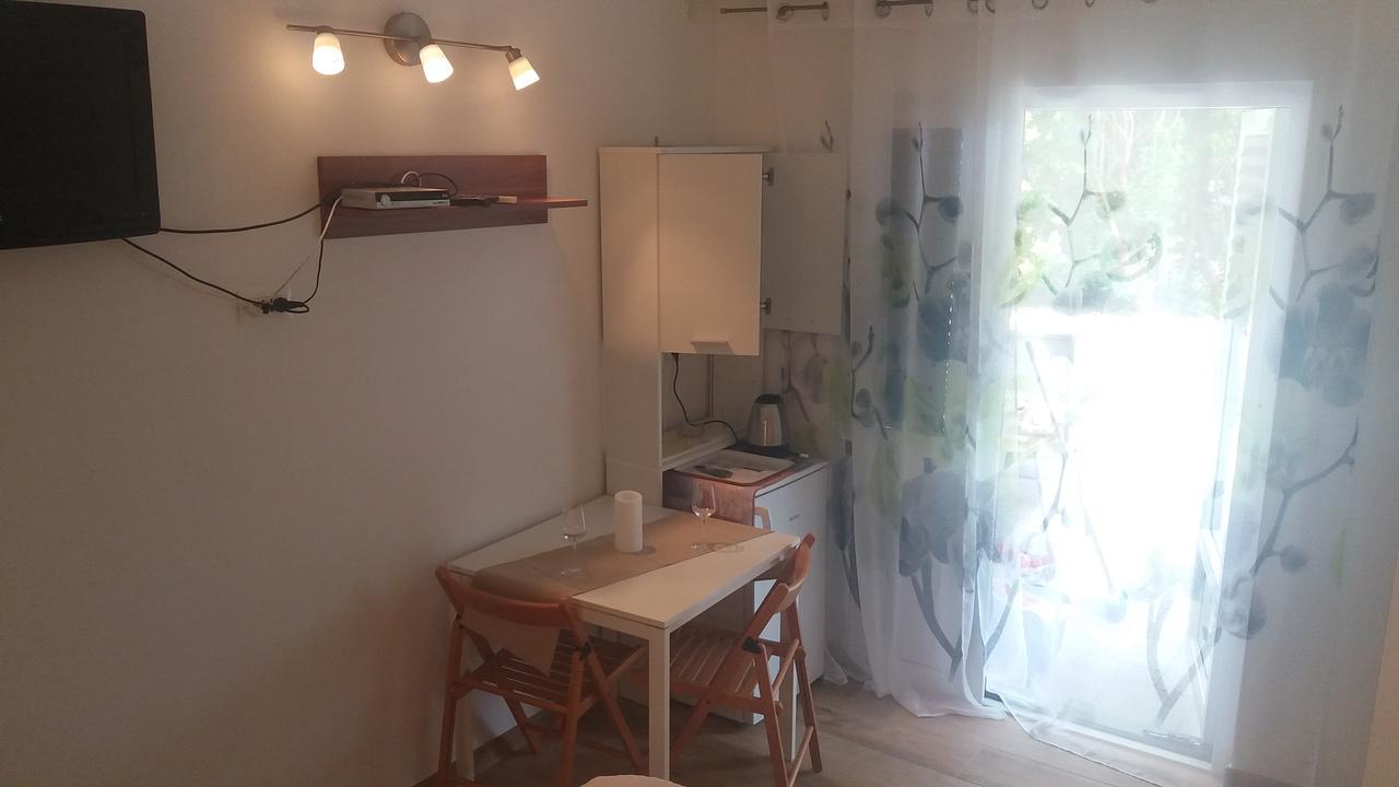 Guest House Zohil Ρόβινι Εξωτερικό φωτογραφία