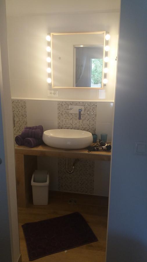 Guest House Zohil Ρόβινι Εξωτερικό φωτογραφία